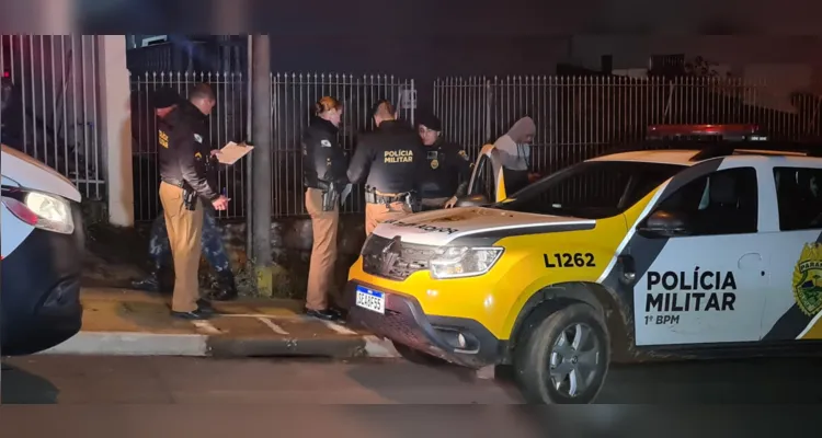 Após a ação criminosa, o adolescente se deslocou até uma residências nas imediações, onde foram acionados o Corpo de Bombeiros (Siate) e o Samu