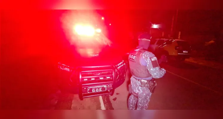 Após a ação criminosa, o adolescente se deslocou até uma residências nas imediações, onde foram acionados o Corpo de Bombeiros (Siate) e o Samu
