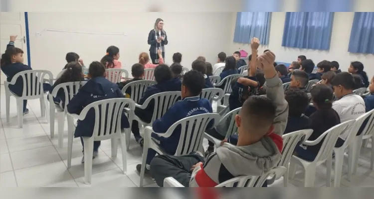 Momentos em casa, na sala de aula e na palestra fomentaram reflexão dos educandos acerca da temática