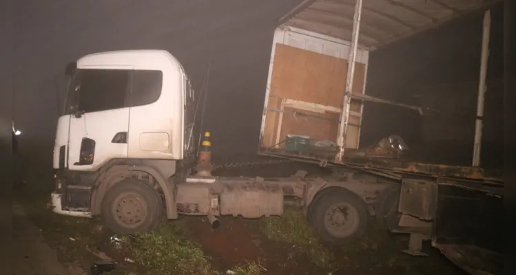 condutor do Hyundai faleceu no local e estava encarcerado no veículo. Membros do Corpo de Bombeiros (Siate) e do Samu estiveram no local