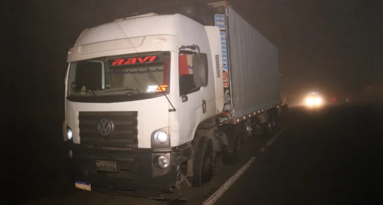 condutor do Hyundai faleceu no local e estava encarcerado no veículo. Membros do Corpo de Bombeiros (Siate) e do Samu estiveram no local