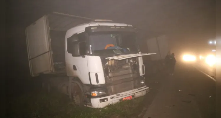 condutor do Hyundai faleceu no local e estava encarcerado no veículo. Membros do Corpo de Bombeiros (Siate) e do Samu estiveram no local