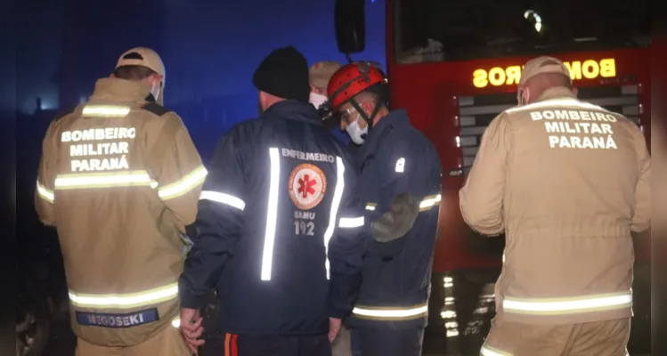 condutor do Hyundai faleceu no local e estava encarcerado no veículo. Membros do Corpo de Bombeiros (Siate) e do Samu estiveram no local