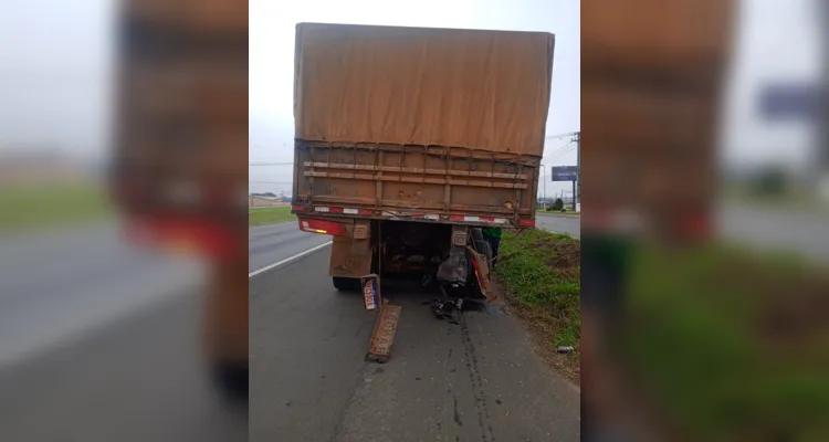 Acidente aconteceu na manhã deste domingo