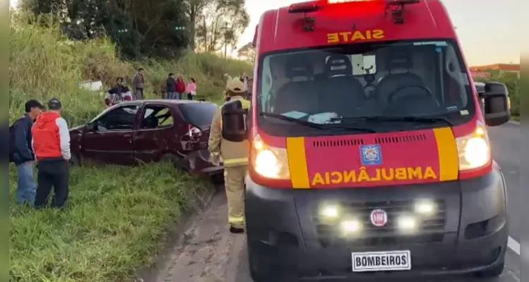 Os três veículos seguiam sentido Ponta Grossa quando ocorreu a colisão