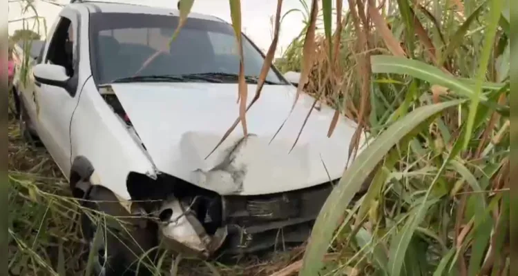 Os três veículos seguiam sentido Ponta Grossa quando ocorreu a colisão