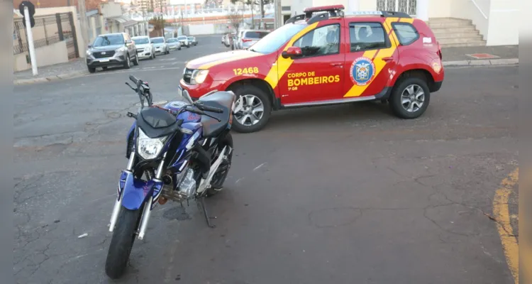 Acidente envolveu um Volkswagen Polo e uma motocicleta Honda CB 250