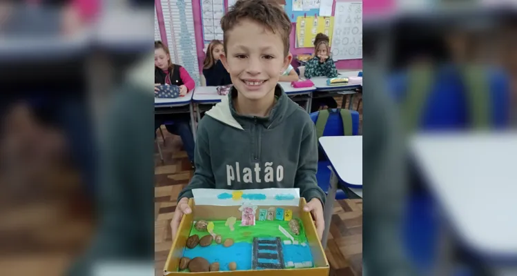 Os alunos realizaram um passeio nos arredores da escola e confeccionaram maquetes e cartazes