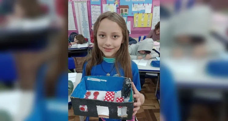 Os alunos realizaram um passeio nos arredores da escola e confeccionaram maquetes e cartazes