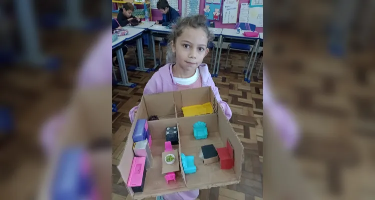 Os alunos realizaram um passeio nos arredores da escola e confeccionaram maquetes e cartazes