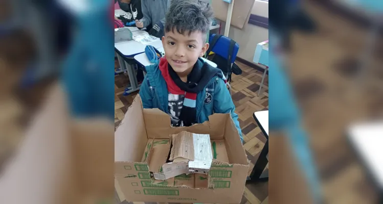 Os alunos realizaram um passeio nos arredores da escola e confeccionaram maquetes e cartazes