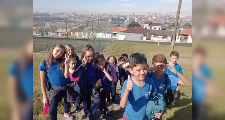 Os alunos realizaram um passeio nos arredores da escola e confeccionaram maquetes e cartazes