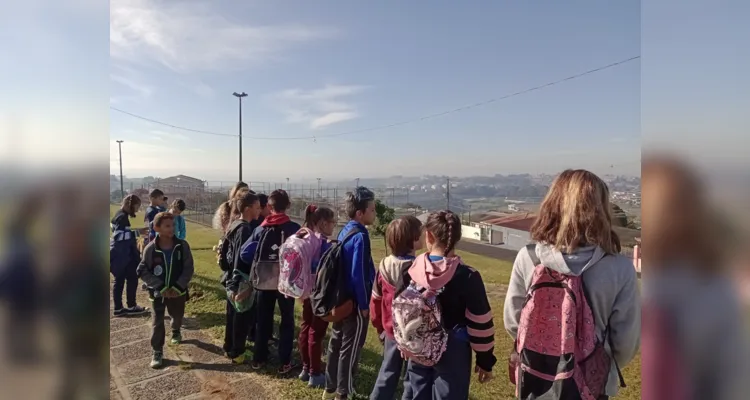 Os alunos realizaram um passeio nos arredores da escola e confeccionaram maquetes e cartazes