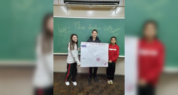 Como parte das atividades, os alunos produzram artigos de opinião e elaboraram cartazes sobre o tema