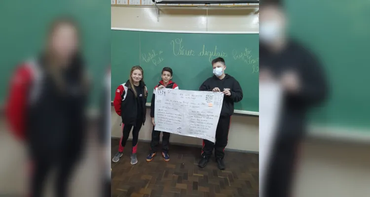 Como parte das atividades, os alunos produzram artigos de opinião e elaboraram cartazes sobre o tema