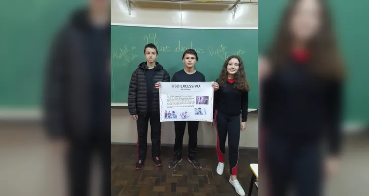 Como parte das atividades, os alunos produzram artigos de opinião e elaboraram cartazes sobre o tema