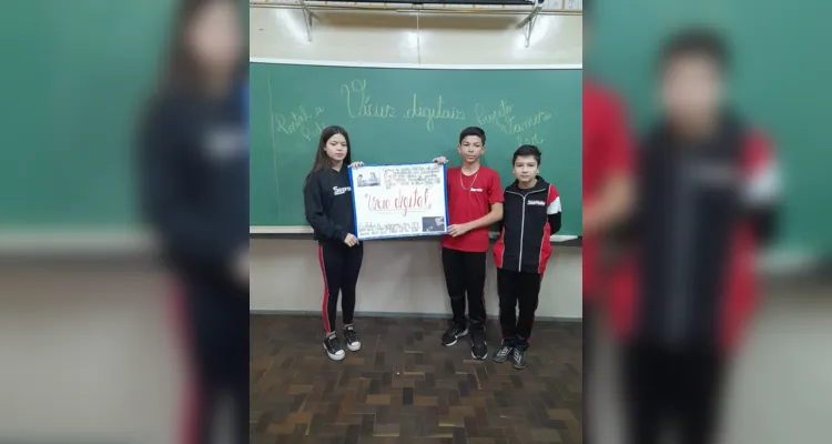 Como parte das atividades, os alunos produzram artigos de opinião e elaboraram cartazes sobre o tema