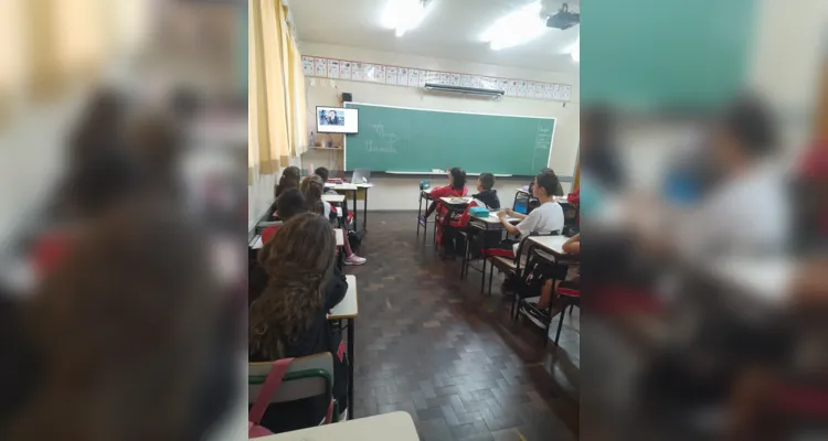Como parte das atividades, os alunos produzram artigos de opinião e elaboraram cartazes sobre o tema