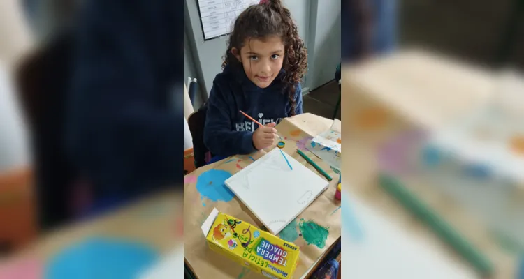 Os alunos participaram de oficinas de serigrafia, papel reciclado, papel marmorizado, informática, inglês, matemática, literatura, cartões, artes e culinária