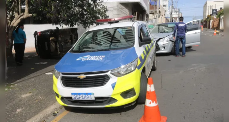 Colisão aconteceu no início da tarde desta quinta-feira (22), no cruzamento das vias Sete de Setembro e Júlio de Castilho