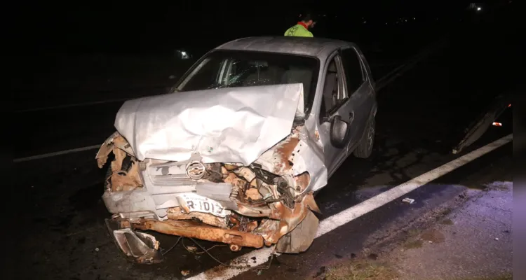 Carro roda, invade a pista contrária e sofre acidente na BR-376 em PG