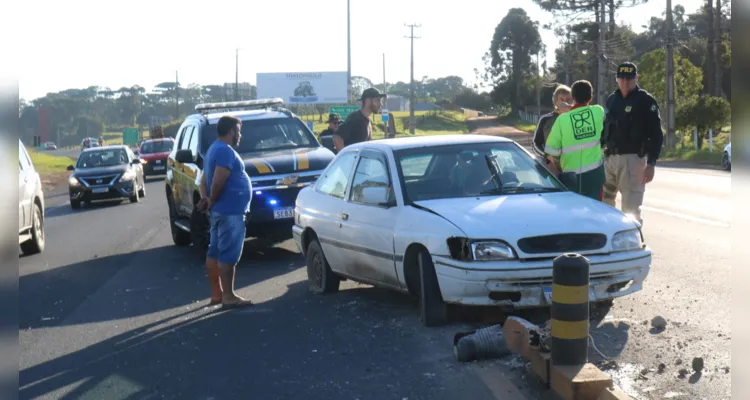 Ford Escort teve danos especialmente no assoalho e para-choque