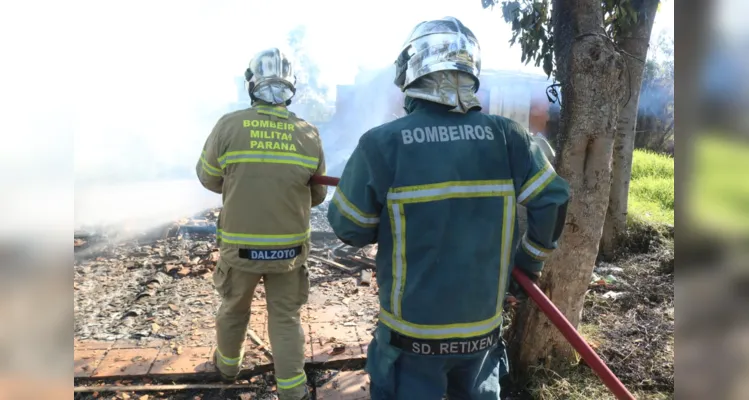 Casa abandonada pega fogo próximo ao Campus Uvaranas da UEPG