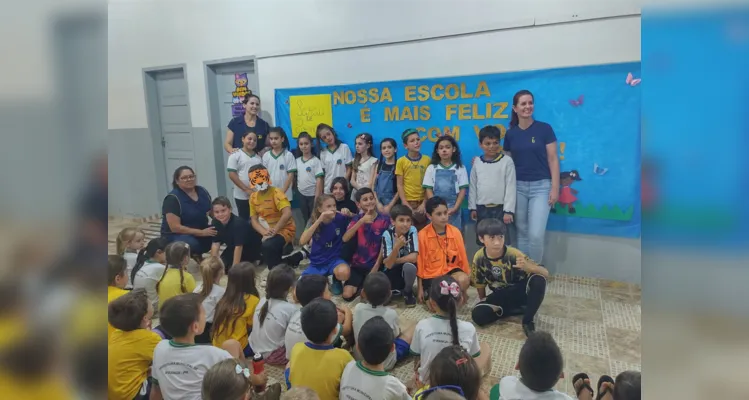 Durante as atividades os alunos tiveram total liberdade para escolher os poemas que mais lhe agradavam, tornando a dinâmica leve e descontraída