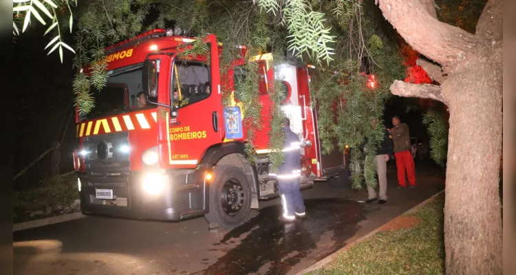 Incêndio ocorreu por volta das 23h30