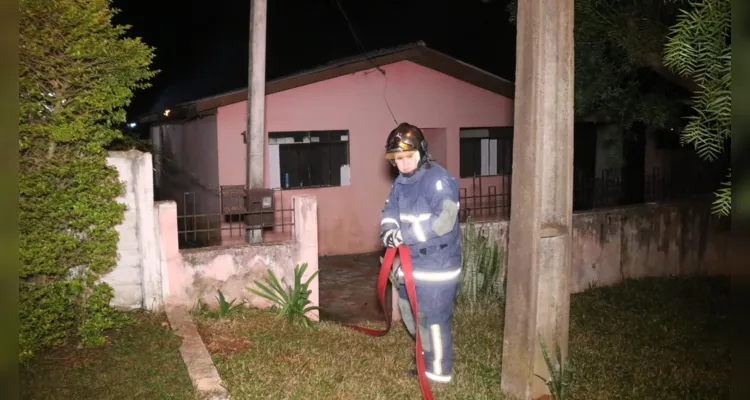 Incêndio ocorreu por volta das 23h30