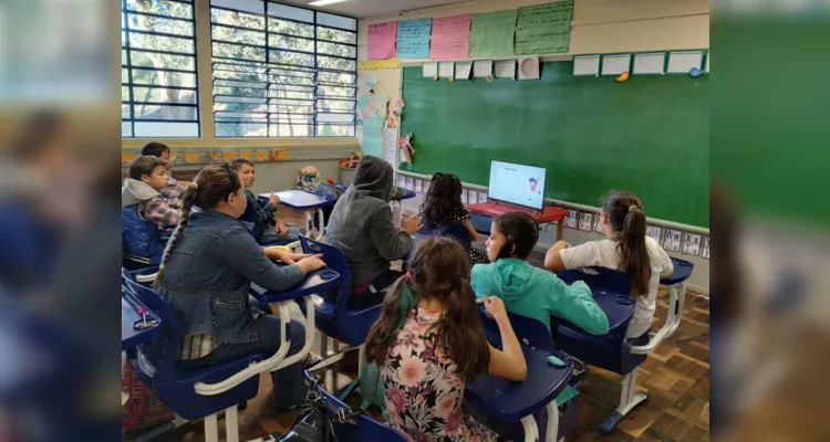 Além de assistirem produção, educandos participaram de vários momentos práticos