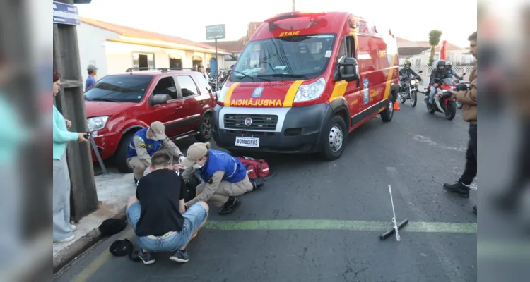 Acidente no Centro de PG deixa motociclista ferido