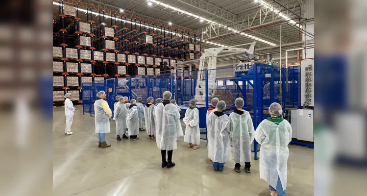 Entre as atividades, os alunos confeccionaram maquetes e realizaram uma visita a uma fábrica no município