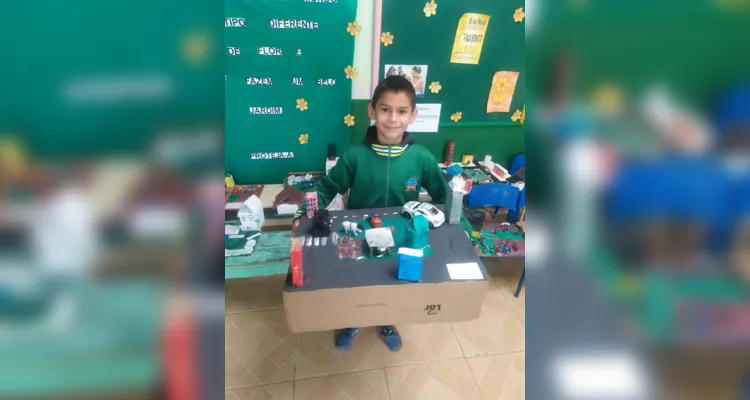 Entre as atividades, os alunos confeccionaram maquetes e realizaram uma visita a uma fábrica no município