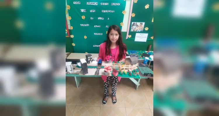 Entre as atividades, os alunos confeccionaram maquetes e realizaram uma visita a uma fábrica no município