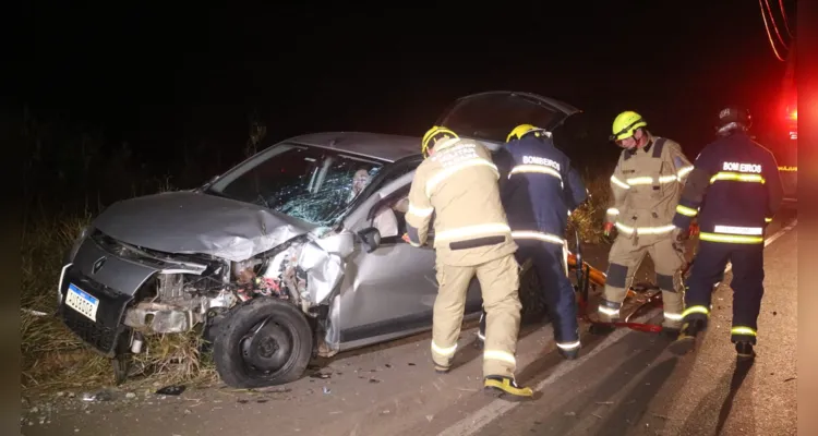 Motorista perdeu o controle do veículo logo após uma curva leve