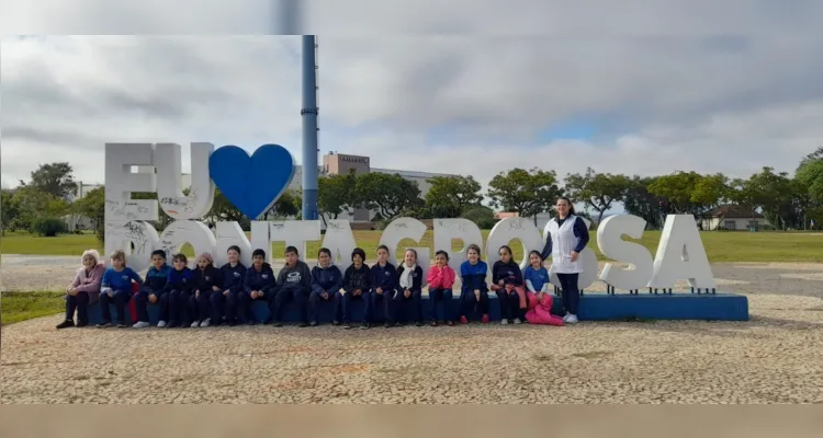 Como parte das atividades, os alunos realizaram visitas a pontos históricos e culturais de Ponta Grossa