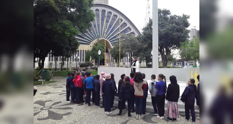Como parte das atividades, os alunos realizaram visitas a pontos históricos e culturais de Ponta Grossa