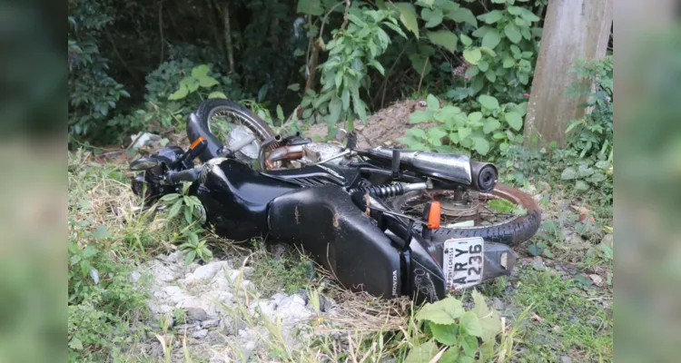 Motocicleta foi localizada em um arroio por um popular, que acionou a Polícia 