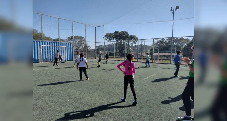 Registros em desenhos e fotos mostram como alunos fixaram conteúdos presentes na videoaula