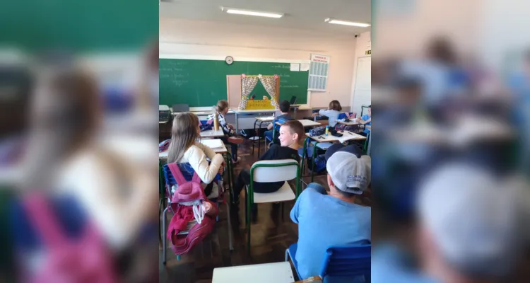 Apresentações em dupla e orientações da educadora proporcionaram momentos únicos em sala