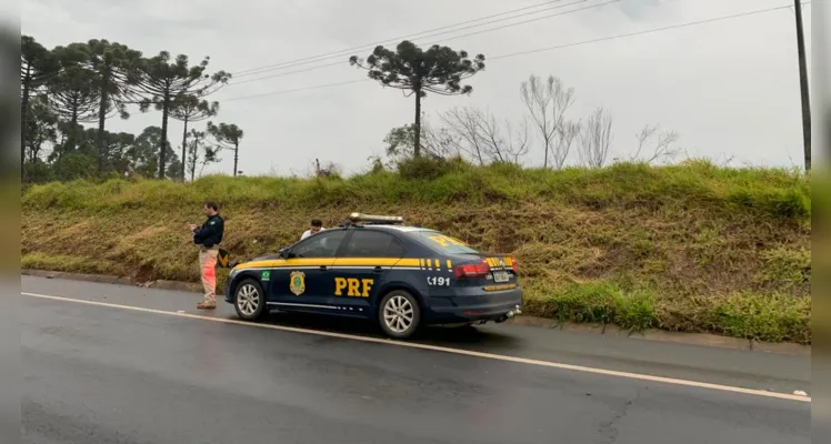 Veículo Astra chegou a capotar após motorista se perder na pista escorregadia