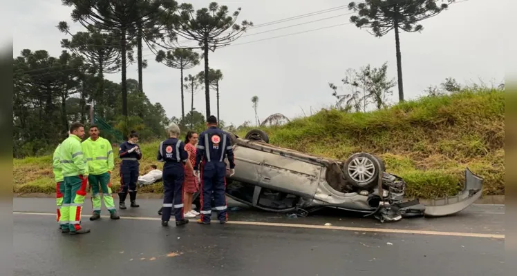 Veículo Astra chegou a capotar após motorista se perder na pista escorregadia