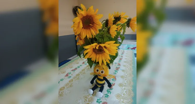 Alunos participaram e protagonizaram todas as etapas: do preparo do solo até a entrega das flores