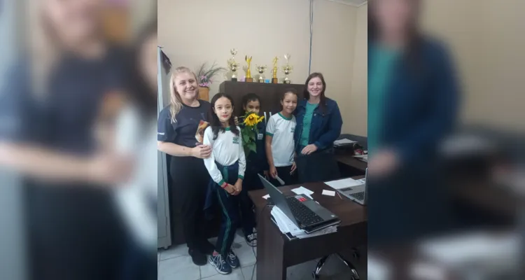 Alunos participaram e protagonizaram todas as etapas: do preparo do solo até a entrega das flores