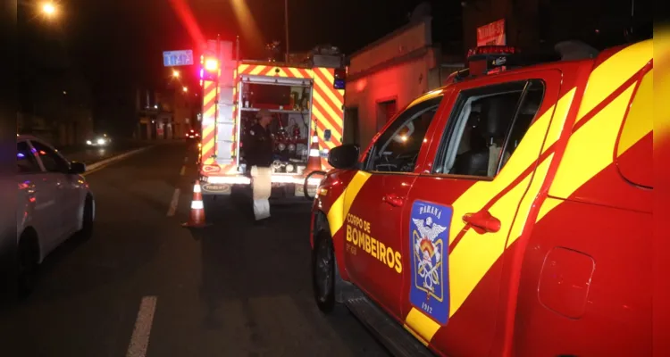 As chamas não se alastraram para os outros cômodos, pois foram contidas pelos moradores que tiveram ajuda do Corpo de Bombeiros