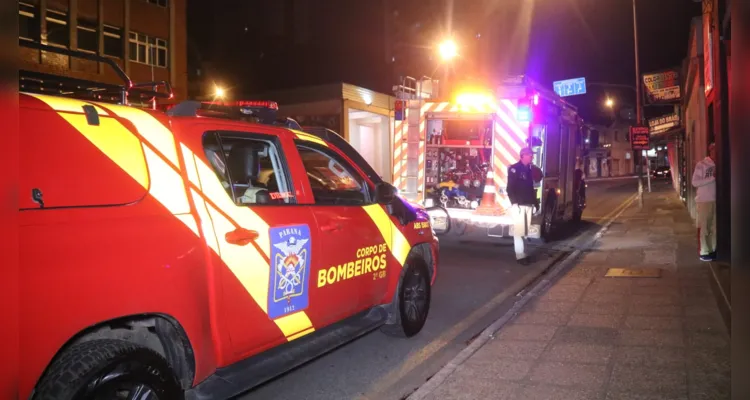 As chamas não se alastraram para os outros cômodos, pois foram contidas pelos moradores que tiveram ajuda do Corpo de Bombeiros