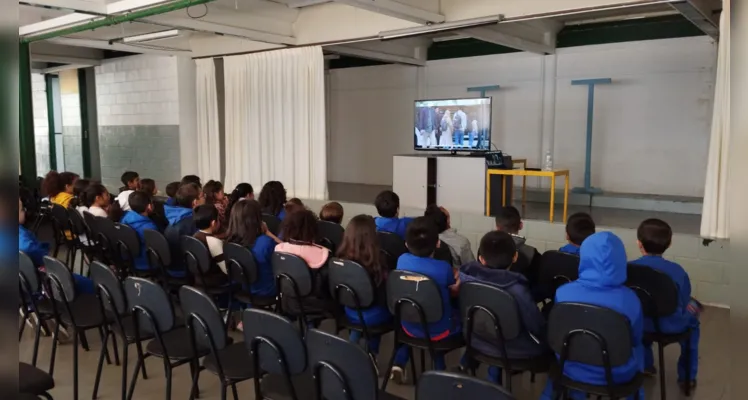 Os alunos assistiram ao conteúdo produzido pelo Vamos Ler e Unimed PG e terão como atividade para as férias a realização de um dos desafios propostos durante a videoaula