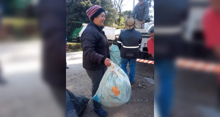 Ações como troca de alimentos por recicláveis e produções em sala marcaram amplo trabalho