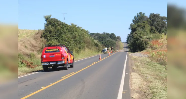 Vítimas viajavam na van que ficou destruída ao atingir a caminhonete